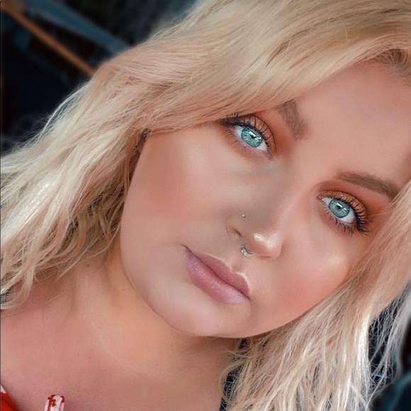 Meet your Posher, Amanda - Picture 1 of 1